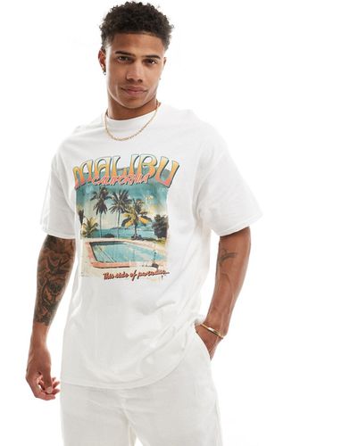T-shirt oversize bianca con stampa "Malibu" sul davanti - ASOS DESIGN - Modalova