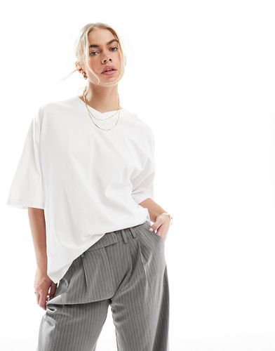 T-shirt oversize bianca con scollo a V - ASOS DESIGN - Modalova