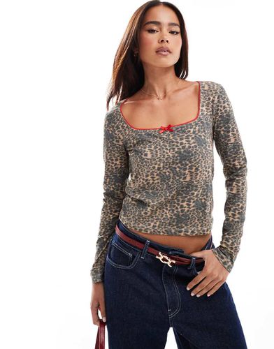 Top a maniche lunghe leopardato con finiture a contrasto - ASOS DESIGN - Modalova