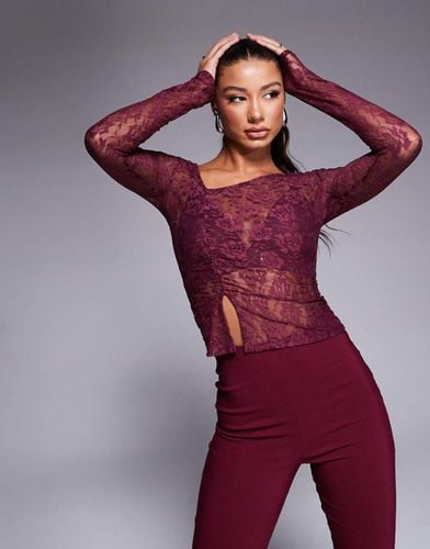 Top asimmetrico bordeaux in pizzo trasparente - ASOS DESIGN - Modalova