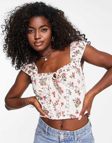 Top con stampa a fiori con inserto in pizzo, maniche ad aletta arricciate e bottone - ASOS DESIGN - Modalova