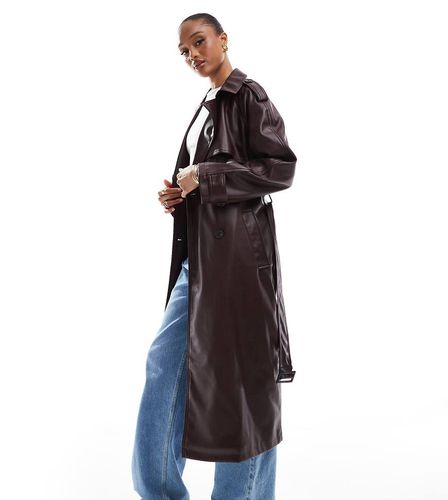 ASOS DESIGN Tall - Trench in pelle sintetica bordeaux - ASOS Tall - Modalova