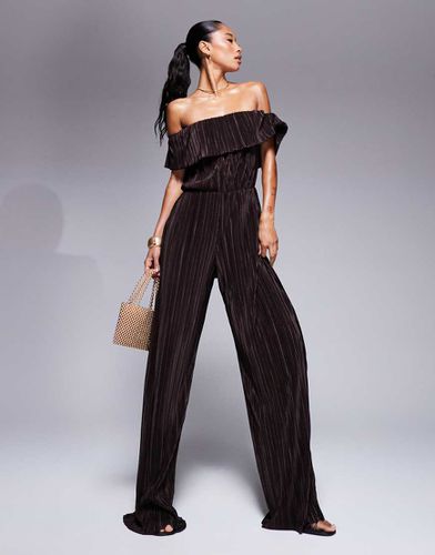 Tuta jumpsuit a fondo ampio plissé color cioccolato con scollo alla Bardot - ASOS DESIGN - Modalova