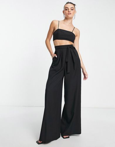 Tuta jumpsuit sartoriale 2 in 1 nera con cintura e cut-out - ASOS DESIGN - Modalova