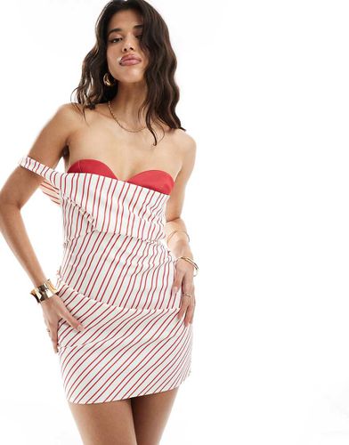 Vestito corto a fascia con reggiseno visibile a righe rosse e bianche - ASOS DESIGN - Modalova