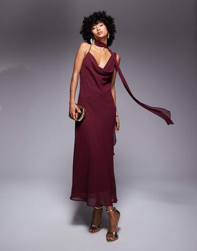 Vestito lungo bordeaux in chiffon con scollo ad anello e dettaglio stile sciarpa - ASOS DESIGN - Modalova