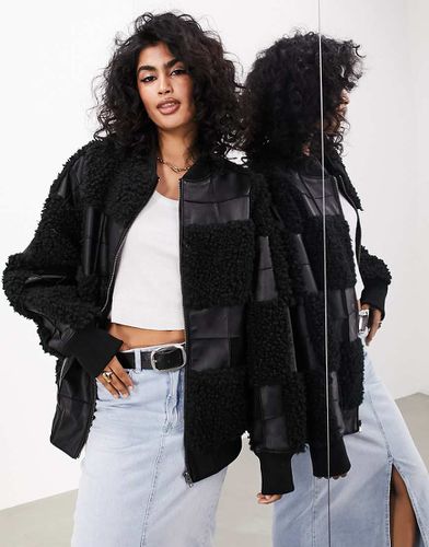 Giacca bomber oversize in pelle sintetica nera con motivo patchwork - ASOS EDITION - Modalova