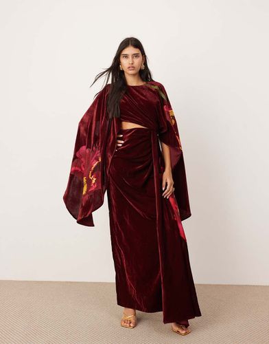 Vestito lungo alla greca in velluto bordeaux ricamato con maniche svasate voluminose e cut-out - ASOS EDITION - Modalova