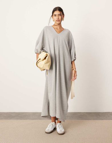 Vestito maglia oversize in jersey con scollo a V e laccetto a contrasto - ASOS EDITION - Modalova