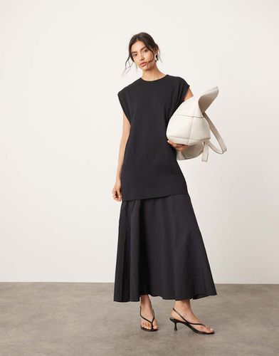 Vestito T-shirt lungo oversize con vita scesa nero a contrasto - ASOS EDITION - Modalova