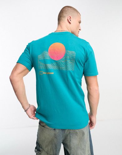 Snowdon - T-shirt verde-azzurro con stampa di sole sul retro - Berghaus - Modalova