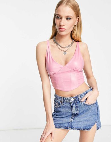 Crop top a corsetto in pelle sintetica nero - Bershka - Modalova