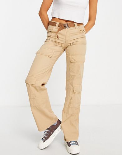 Pantaloni cargo a vita bassa color sabbia con doppia tasca e cintura - Bershka - Modalova
