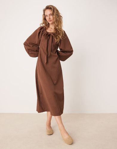 Robe babydoll longue à rayures avec manches bouffantes et liens noués devant - Marron/blanc - Glamorous - Modalova