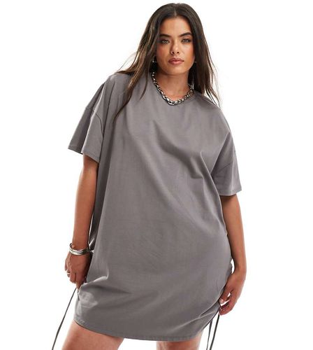 Esclusiva - Vestito T-shirt mini oversize con arricciatura e lacci laterali antracite - In The Style Plus - Modalova