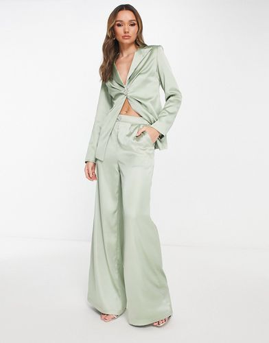 Pantaloni a pieghe con fondo ampio in raso con bottone gioiello a cuore in coordinato - Extro & Vert - Modalova