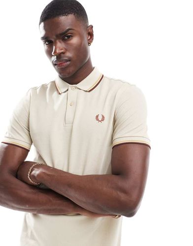 Polo beige con doppie righe a contrasto sui bordi - Fred Perry - Modalova