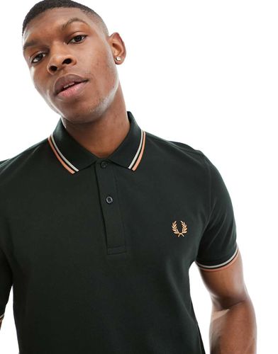 Polo scuro con doppia riga a contrasto sui bordi - Fred Perry - Modalova