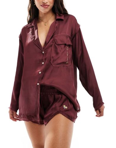 Camicia del pigiama oversize in raso bordeaux in coordinato - Free People - Modalova