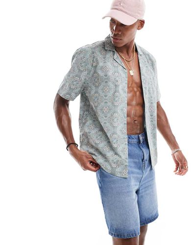 Camicia a maniche corte in popeline azzurro con stampa geometrica e colletto con rever - Hollister - Modalova