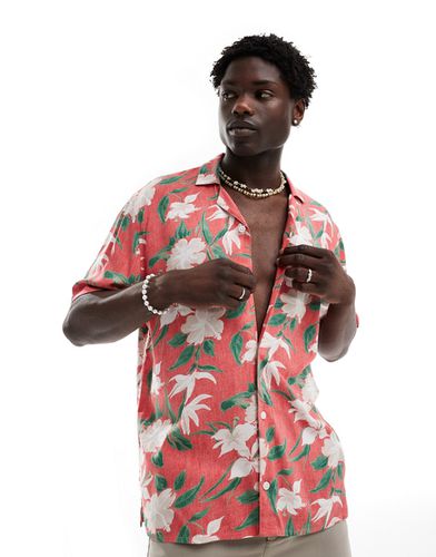 Thrifted - Camicia a maniche corte in rayon rossa con stampa floreale tropicale - Hollister - Modalova