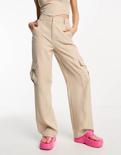 Pantaloni cargo beige con cuciture a contrasto in coordinato - Heartbreak - Modalova