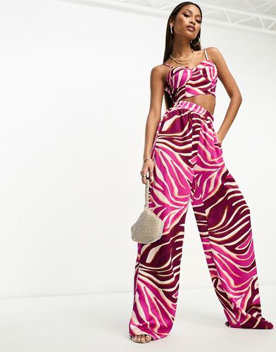Pantaloni a fondo ampio in raso rosa zebrato in coordinato - I Saw It First - Modalova