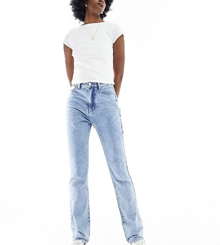 Jeans a gamba dritta lavaggio azzurro - In The Style Tall - Modalova
