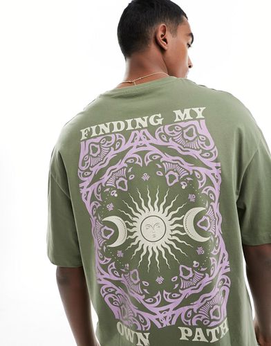 T-shirt oversize oliva con stampa e scritta "Finding path" sul retro - Jack & Jones - Modalova