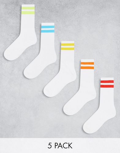 Confezione da 5 paia di calzini bianchi stile tennis con righe multicolore - Jack & Jones - Modalova