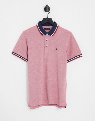 Essentials - Polo in jersey rossa con righe a contrasto sui bordi - Jack & Jones - Modalova
