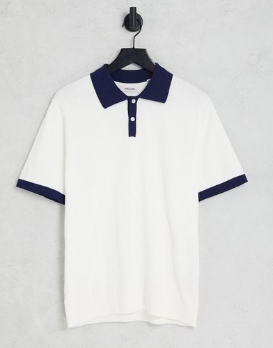 Premium - Polo in maglia écru con bordi a contrasto blu navy - Jack & Jones - Modalova