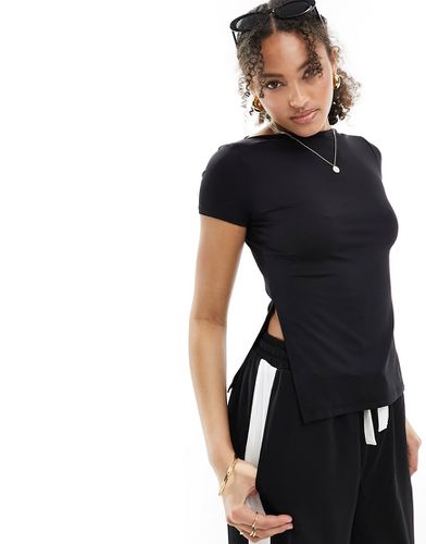 T-shirt taglio lungo nera con maniche ad aletta e spacco laterale - ONLY - Modalova