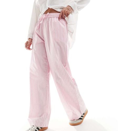 Pantaloni con fondo ampio rosa e rosso a righe - Only Petite - Modalova