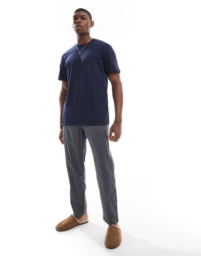 Ensemble de pyjama à carreaux avec pantalon et t-shirt - Only & Sons - Modalova