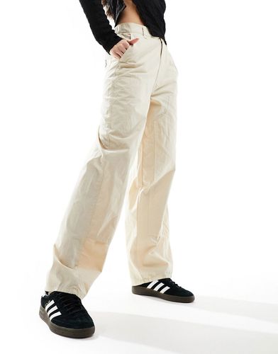 Pantaloni in cotone color beige chiaro tinti a pigmenti - Obey - Modalova