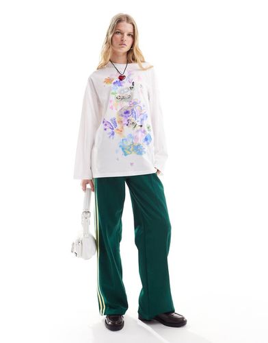 T-shirt oversize a maniche lunghe bianca con stampa con cuori e fiori - Monki - Modalova