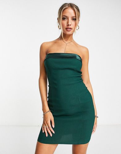 Missy Empire - Vestito corto a fascia smeraldo con risvolto in raso - Missyempire - Modalova