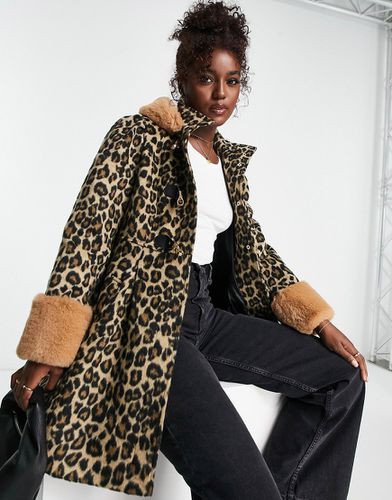 Cappotto leopardato svasato con dettagli in pelliccia sintetica - Miss Selfridge - Modalova