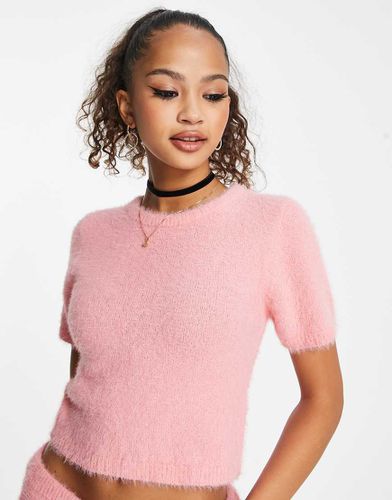 Crop top a maniche corte in maglia soffice rosa in coordinato - Miss Selfridge - Modalova