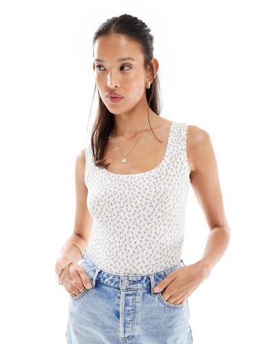 Body avec encolure dégagée large à petites fleurs - Miss Selfridge - Modalova
