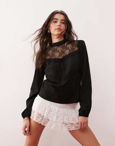 Blusa nera con pinces e inserto in pizzo - Miss Selfridge - Modalova