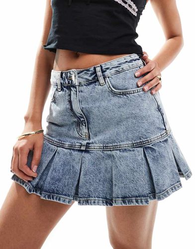 Gonna di jeans stile kilt lavaggio acido con tasche a cuore - Miss Selfridge - Modalova