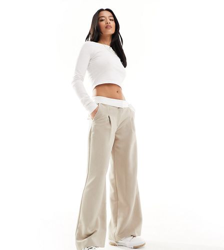 Pantaloni color pietra con fascia in vita risvoltata - Miss Selfridge Petite - Modalova