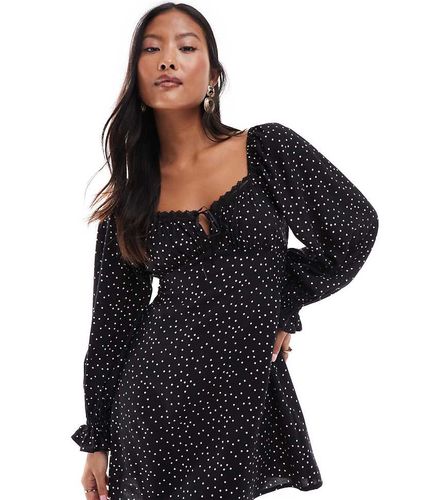 Vestito da giorno corto a pois allacciato sul davanti con nastro - Miss Selfridge Petite - Modalova