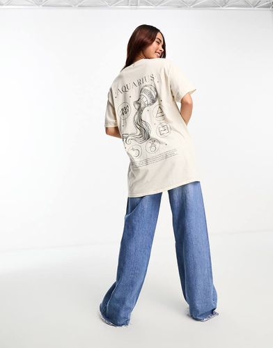 T-shirt oversize écru con stampa del segno zodiacale "Aquarius" - Miss Selfridge - Modalova