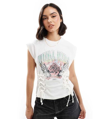 Top a maniche corte con lacci e grafica stampata - Miss Selfridge - Modalova