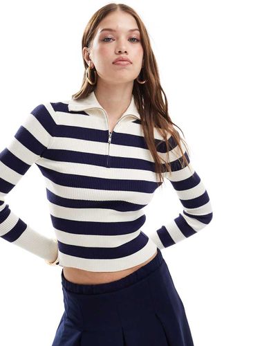 Top in maglia a coste a righe blu navy e color crema con zip corta - Miss Selfridge - Modalova