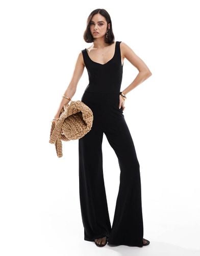 Tuta jumpsuit a fondo ampio senza maniche con scollo rotondo nera - Miss Selfridge - Modalova