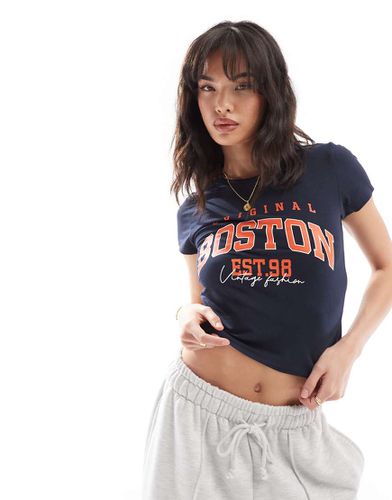 T-shirt corta con stampa "Boston" - Noisy May - Modalova